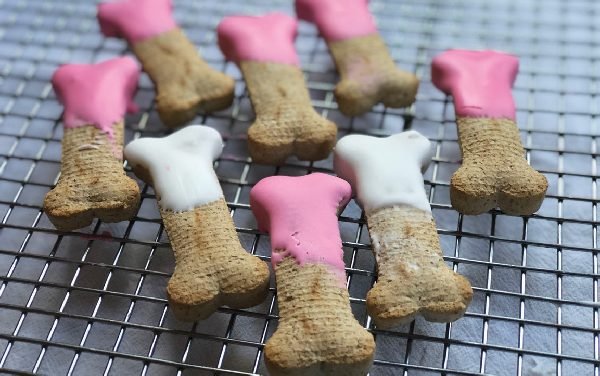 Recipe: Simple Dipped Valentine’s Day Treats for Dogs